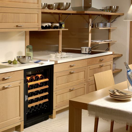 Small wine serving cabinet, multi-temperature, which can be flush fitted - Compact