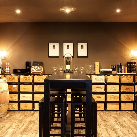 Storage system for 12-bottle wine cases Storage system for 12-bottle wine cases