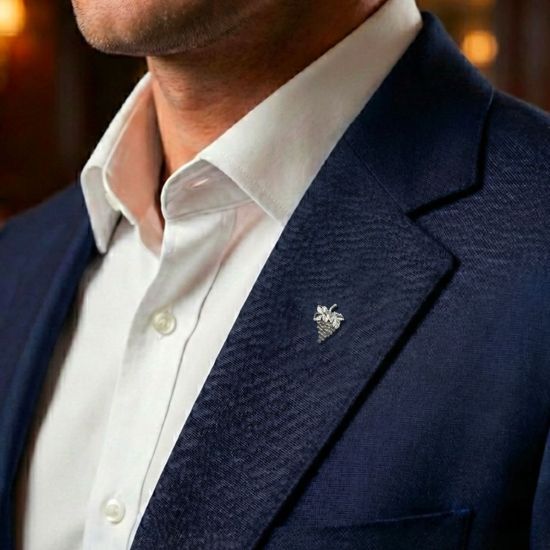 Silver grape lapel pin - Accessory for sommeliers and hospitality staff