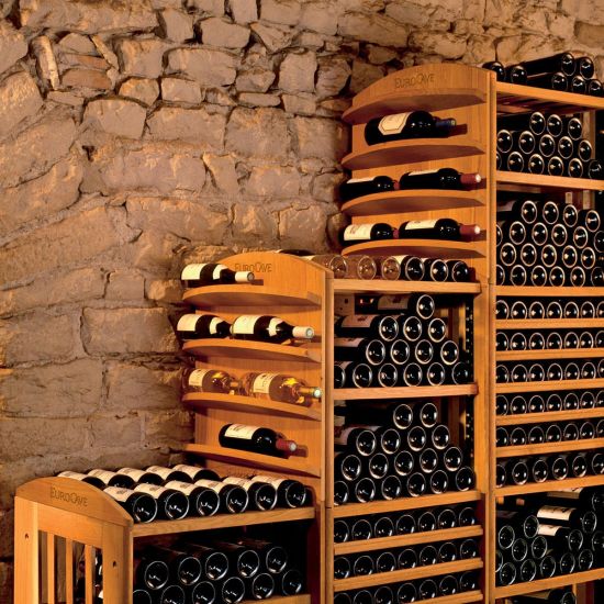 Solid oak modular storage for custom wine cellar - Modulothèque