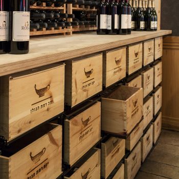 Storage system for 12-bottle wine cases Storage system for 12-bottle wine cases
