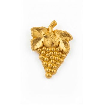 Gold grape lapel pin - Accessory for sommeliers and hospitality staff