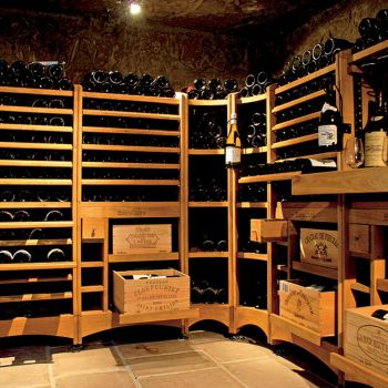 Solid oak modular storage for custom wine cellar - Modulothèque
