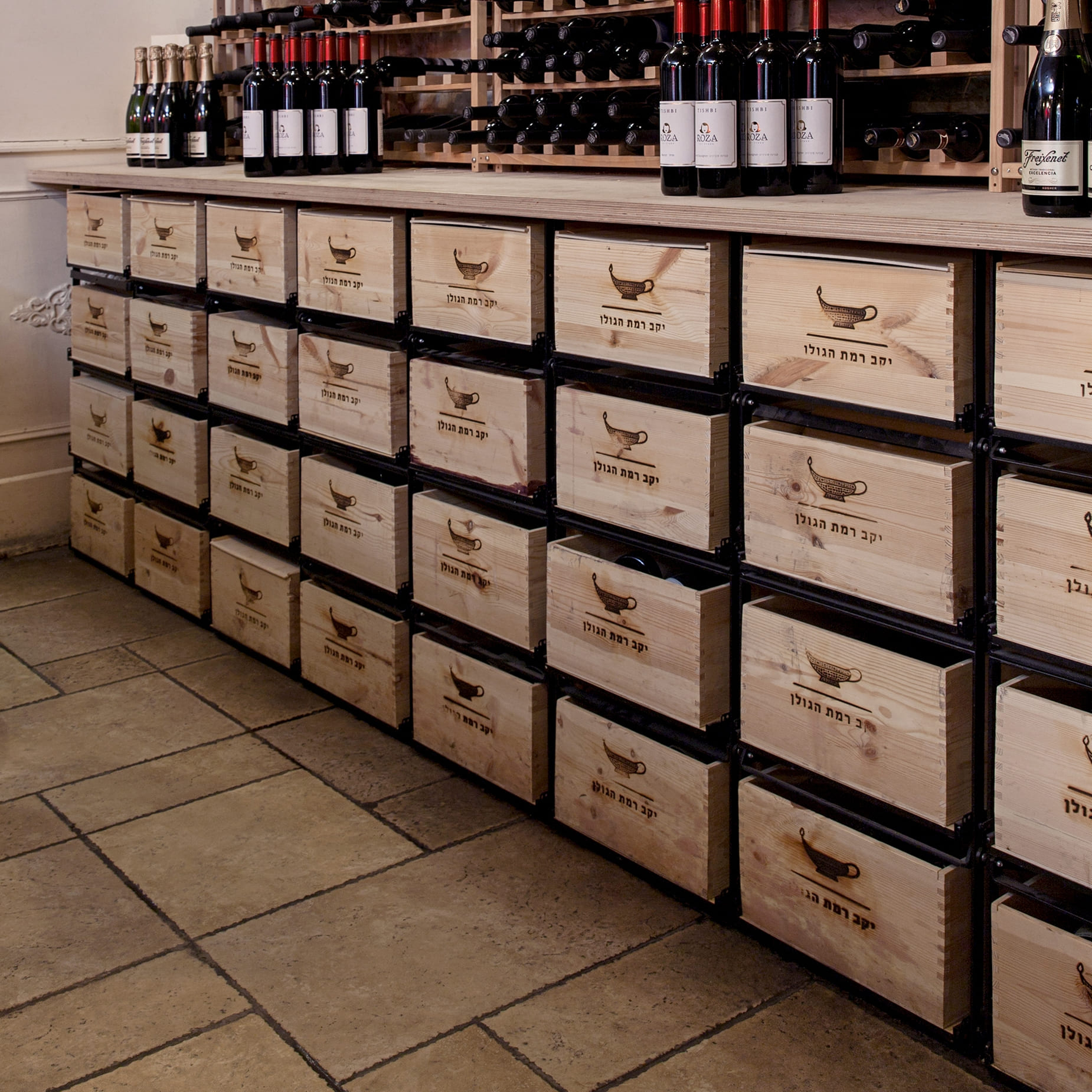 Storage system for 12bottle wine cases EuroCave