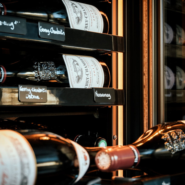 etiquette-bouteille-en-metal-cavalier-a-adapter-sur-clayette-cave-a-vin-eurocave.jpg etiquette-bouteille-en-metal-cavalier-a-adapter-sur-clayette-cave-a-vin-eurocave.jpg