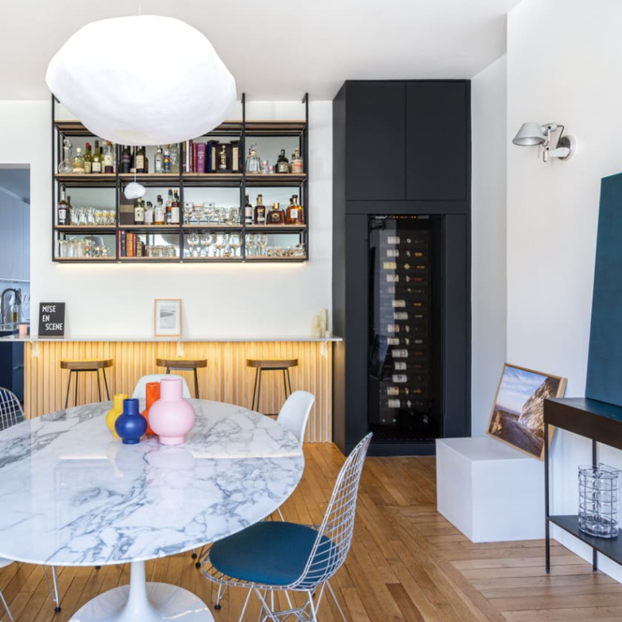 Project of a wine cabinet integrated in a custom-made bar.