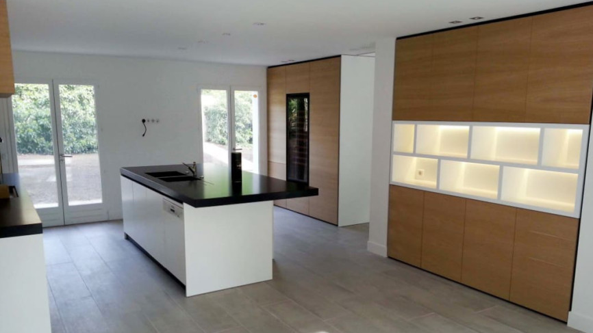 Kitchen renovation with incorporation of a EuroCave wine cabinet. - Anthony Gelin - Interior designer Kitchen renovation with incorporation of a EuroCave wine cabinet. - Anthony Gelin - Interior designer
