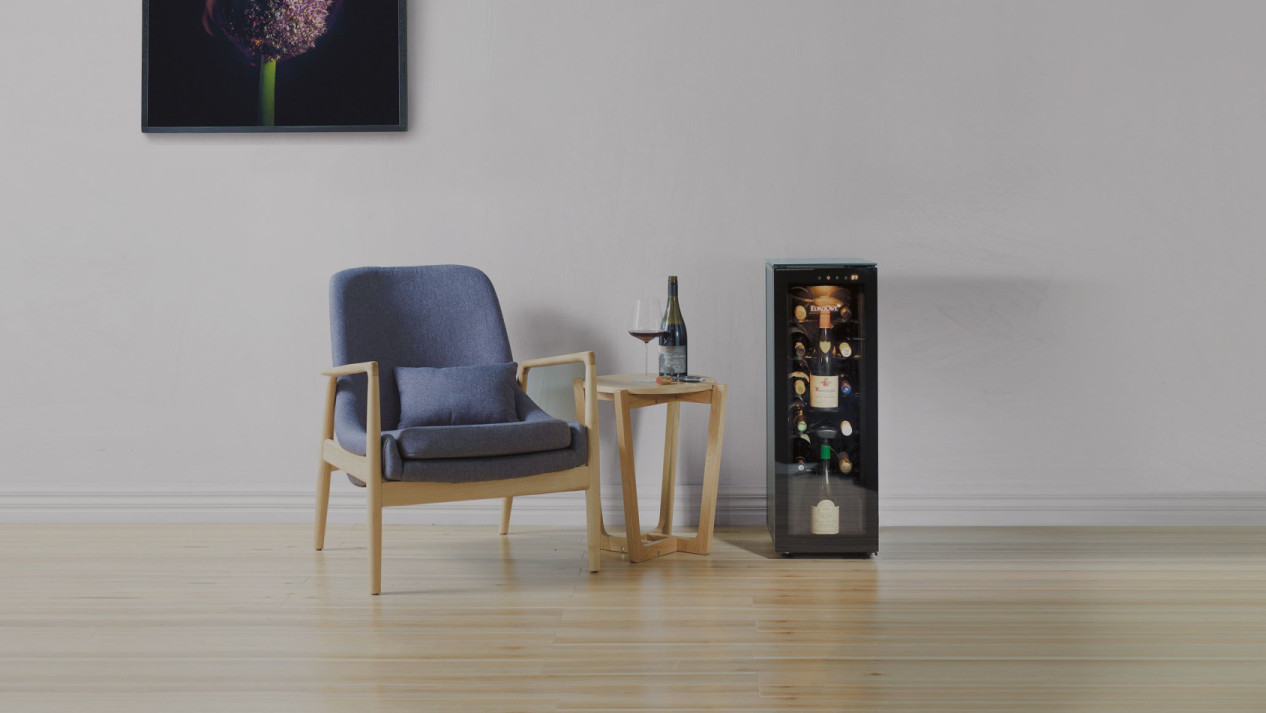 The chic alternative to the mini-bar for a luxury hotel room, the Grands Crus bar. - EuroCave Tête à Tête wine bar The chic alternative to the mini-bar for a luxury hotel room, the Grands Crus bar. - EuroCave Tête à Tête wine bar