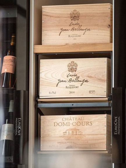 Wine storage on slides for wine boxes, practical to assemble for a custom-made wine cellar Wine storage on slides for wine boxes, practical to assemble for a custom-made wine cellar