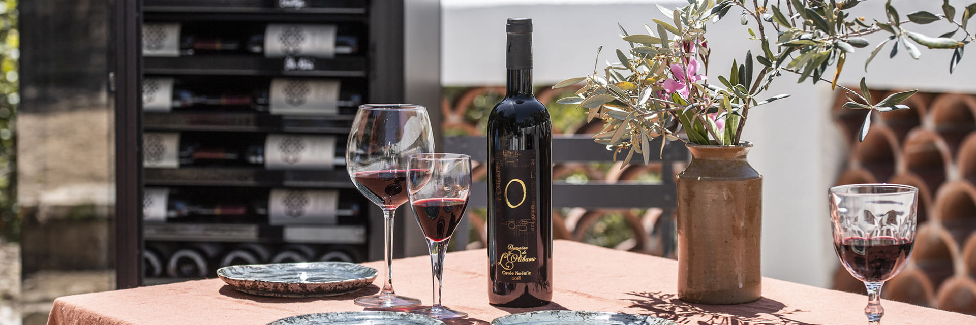 A beautiful table laid out on the terrace, a good meal and a good bottle of wine; knowing how to receive, French manners. A beautiful table laid out on the terrace, a good meal and a good bottle of wine; knowing how to receive, French manners.