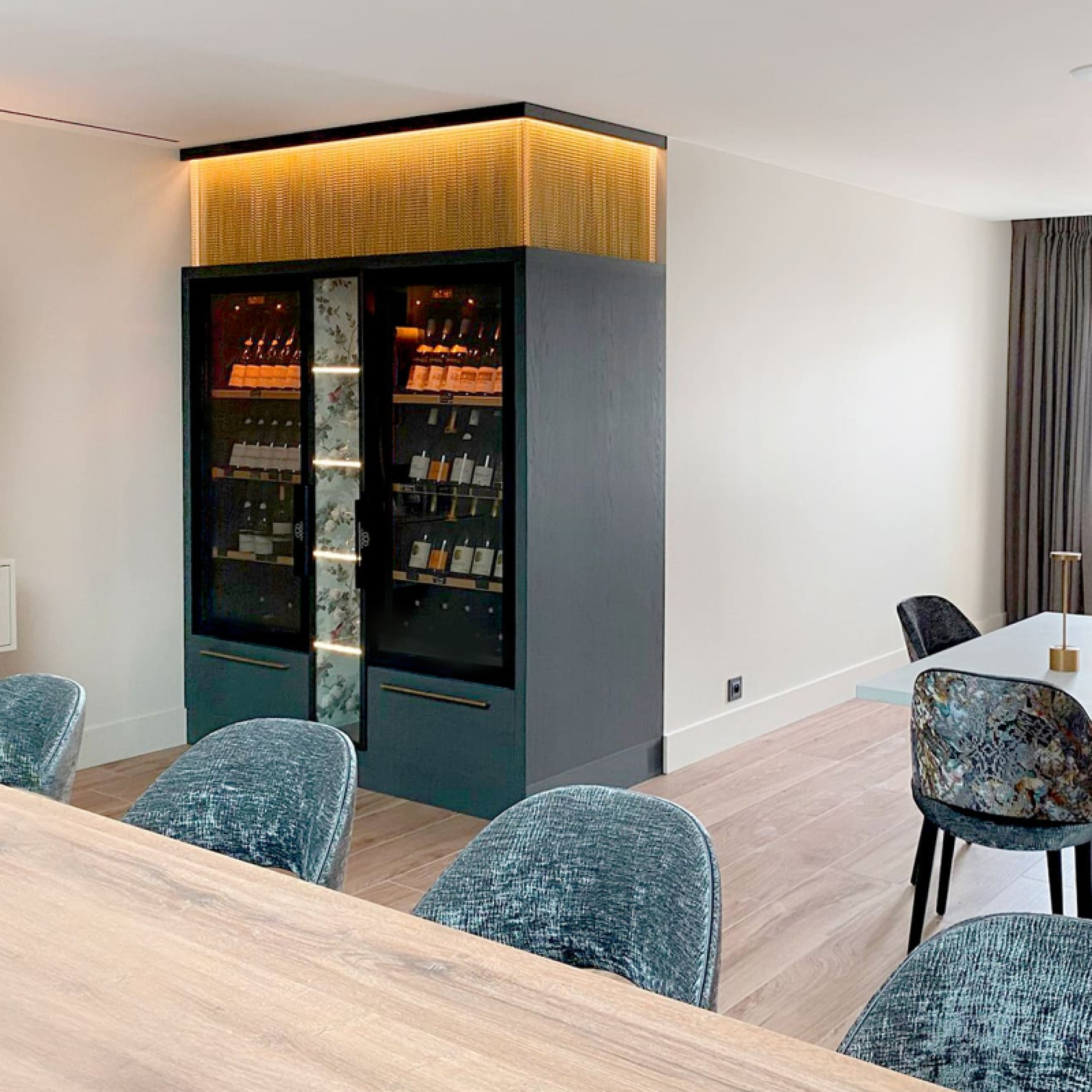 Wine cabinet 1 temperature medium size glass door for the maturation of wines for several years. - EuroCave Pure Wine cabinet 1 temperature medium size glass door for the maturation of wines for several years. - EuroCave Pure