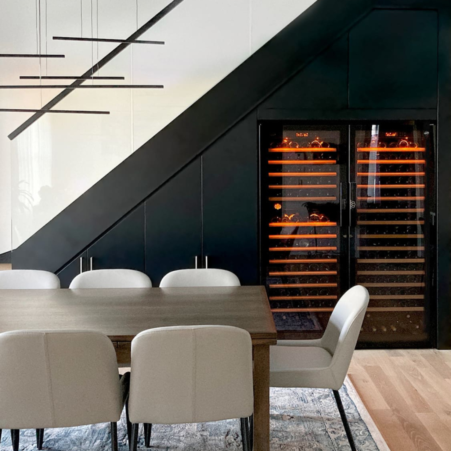 Wine cooler 2 temperatures - 2 distinct temperature zones for the chambering of red wines or the cooling of white wines. - EuroCave Pure Wine cooler 2 temperatures - 2 distinct temperature zones for the chambering of red wines or the cooling of white wines. - EuroCave Pure