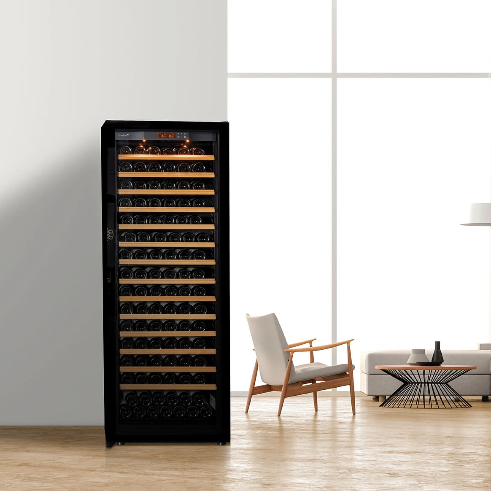 Multi-temperature wine cooler - a temperature gradient allows the temperature to be staggered from cold to hot to get as close as possible to the serving temperature of each wine. Multi-temperature wine cooler - a temperature gradient allows the temperature to be staggered from cold to hot to get as close as possible to the serving temperature of each wine.
