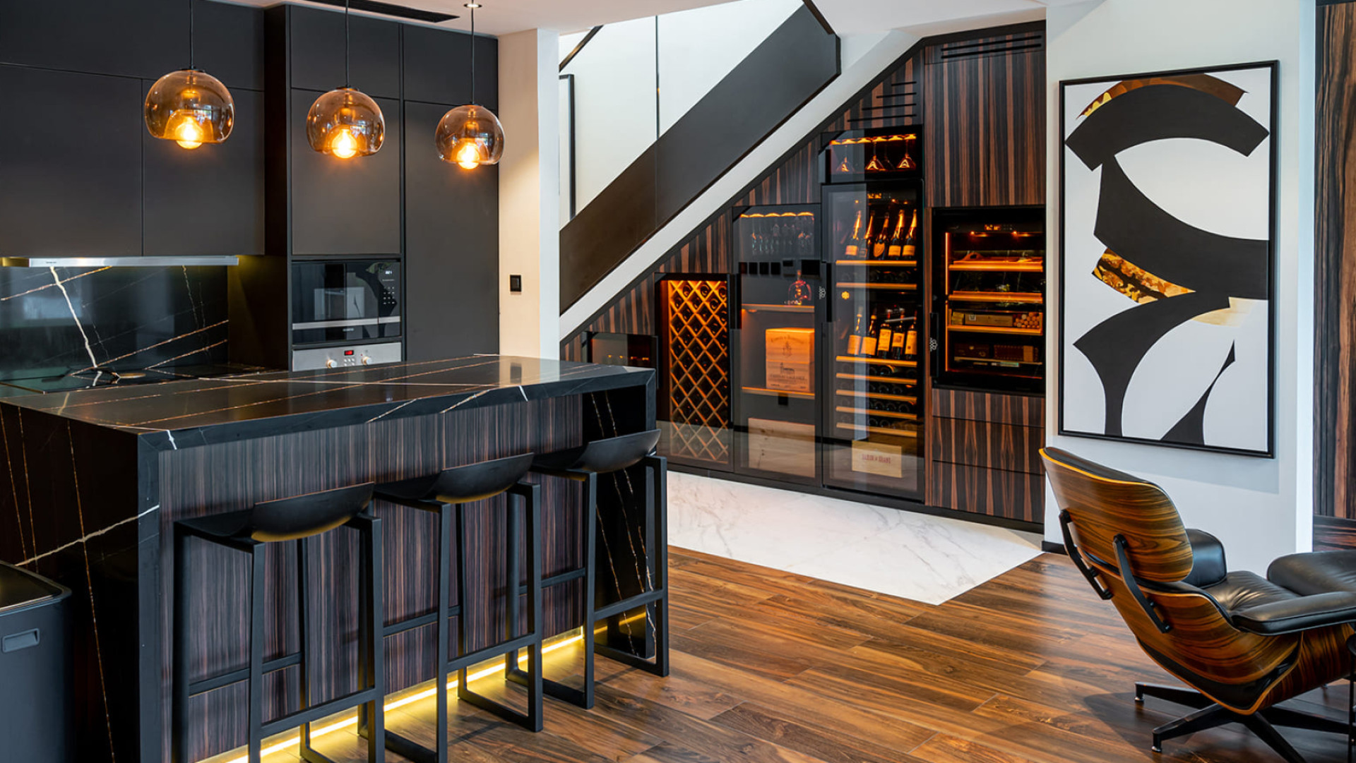 EuroCave air-conditioned freestanding wine cabinets can be built in to create a wine wall if you follow a few recommendations. EuroCave air-conditioned freestanding wine cabinets can be built in to create a wine wall if you follow a few recommendations.