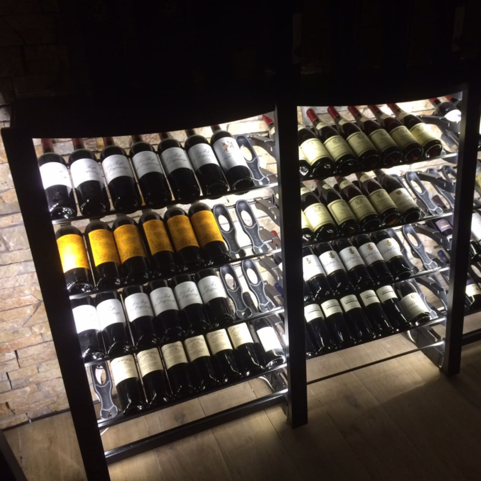 Set of sturdy modular metal shelves to create a wine cellar with a large capacity for storage and bottle storage. Here presented as a base unit. Set of sturdy modular metal shelves to create a wine cellar with a large capacity for storage and bottle storage. Here presented as a base unit.