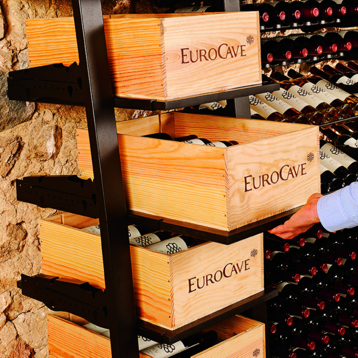 Solid steel and numerous accessories such as wooden boxes, sliding racks for wine boxes, storage trays. Solid steel and numerous accessories such as wooden boxes, sliding racks for wine boxes, storage trays.
