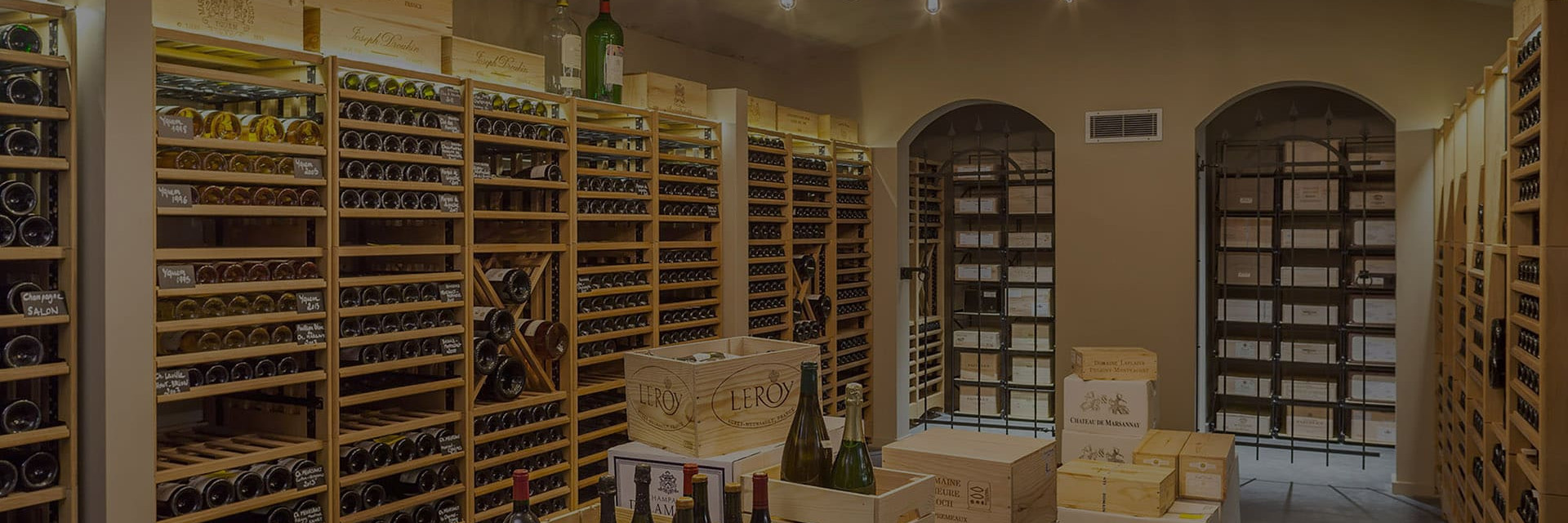 The name Modulothèque comes from the numerous modules to be assembled and the idea of classifying a collection like in a library or a wine library. Bottle storage unit and wine display