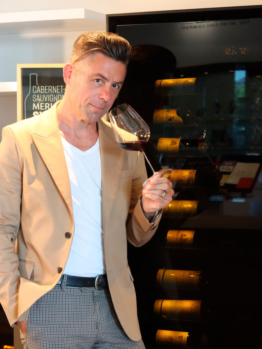 Talk with Hugo Duchesne, Sommelier, Canada - EuroCave Royale maturing wine cabinet Talk with Hugo Duchesne, Sommelier, Canada - EuroCave Royale maturing wine cabinet
