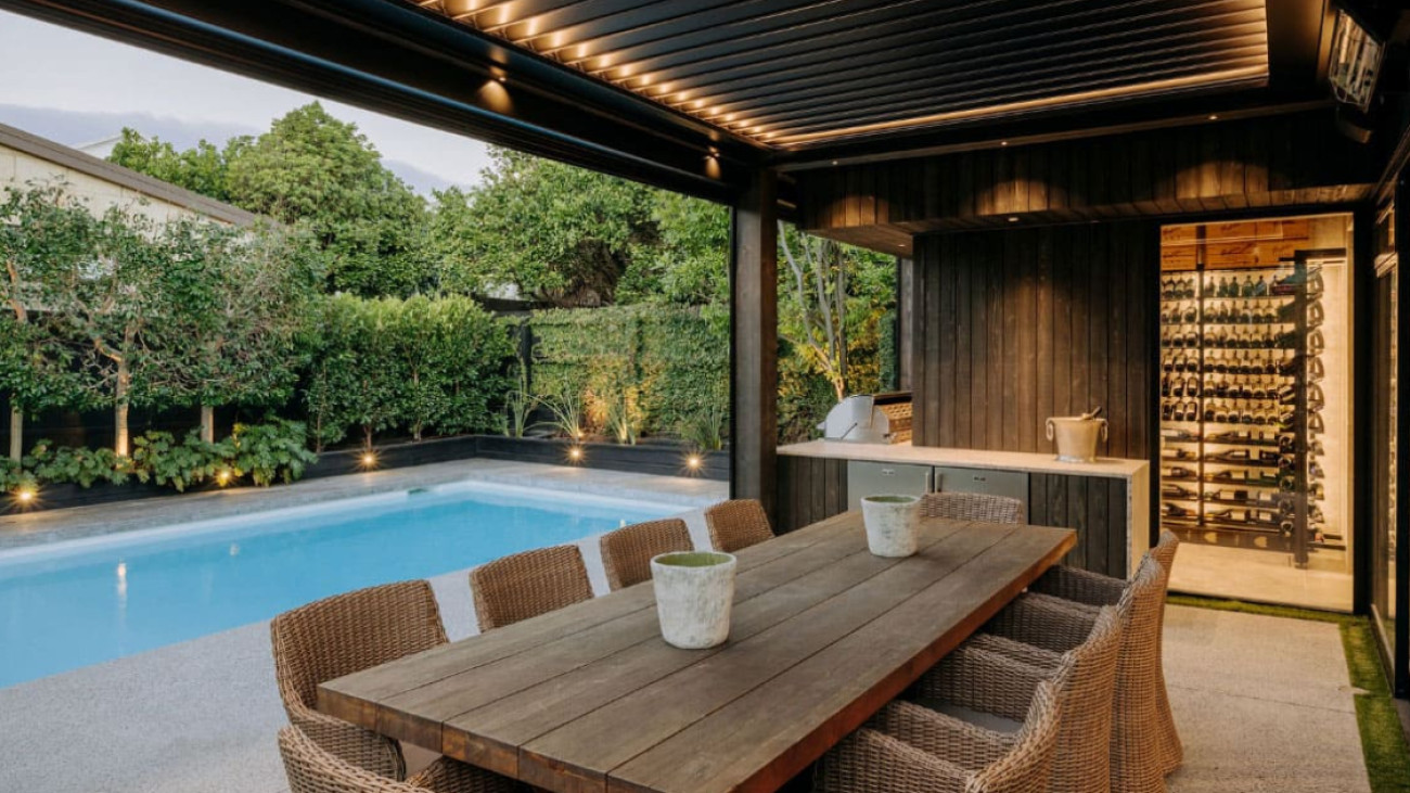 High-end home design featuring a wine room visible from the outdoor terrace with a pool – Modulo-X High-end home design featuring a wine room visible from the outdoor terrace with a pool – Modulo-X