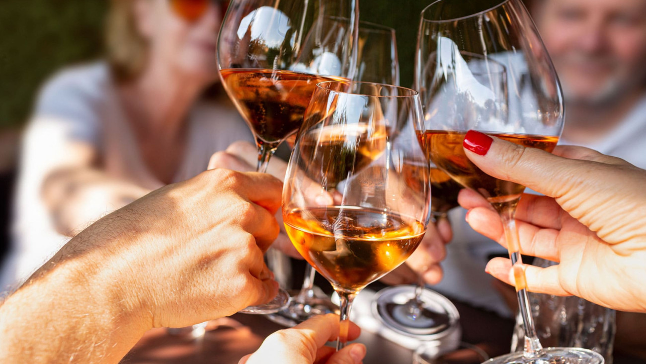 Do tannins exist in red wine, orange wine, white wines, or champagne? Do tannins exist in red wine, orange wine, white wines, or champagne?