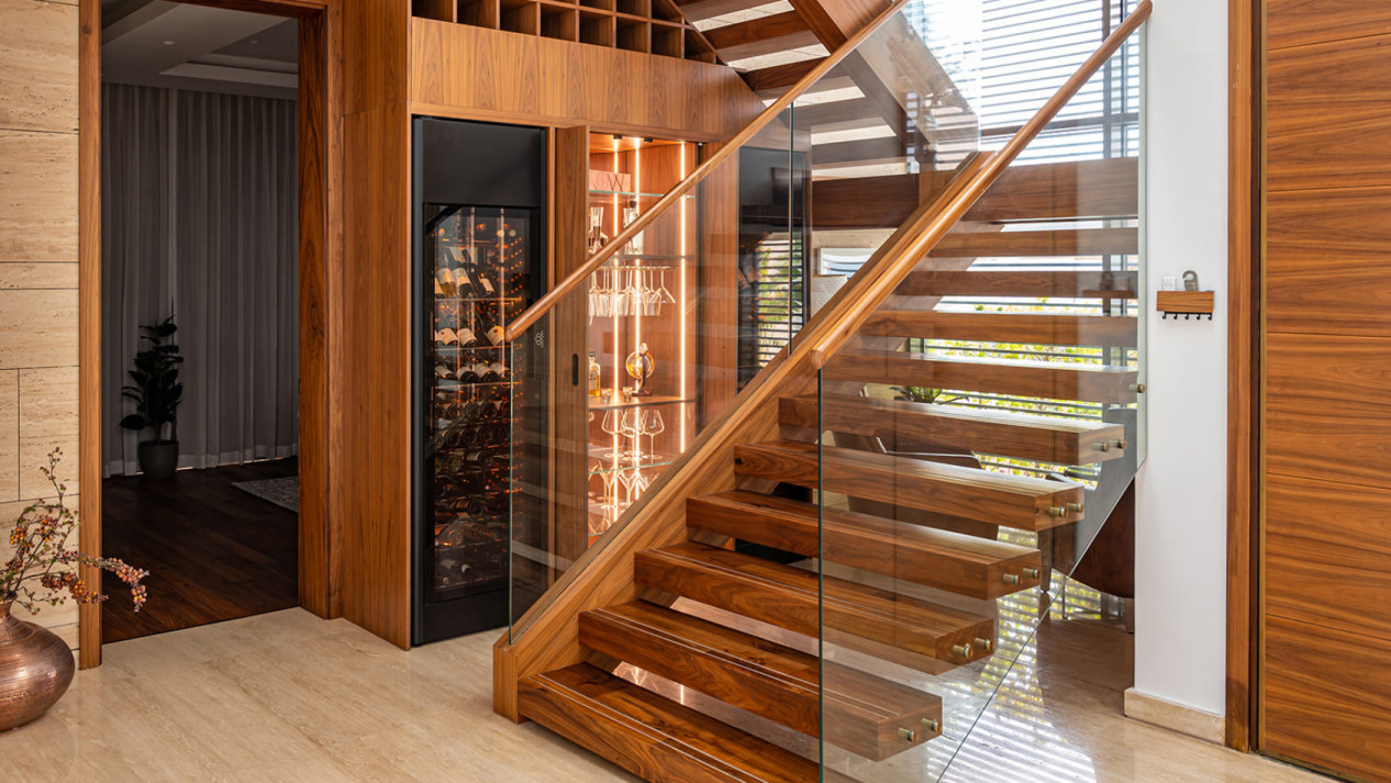 Wine cooler Showcave in a modern hallway