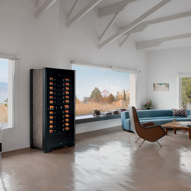 Royale, the best wine maturing cabinet: autonomous temperature and humidity control, optimised air quality, 10-year warranty.