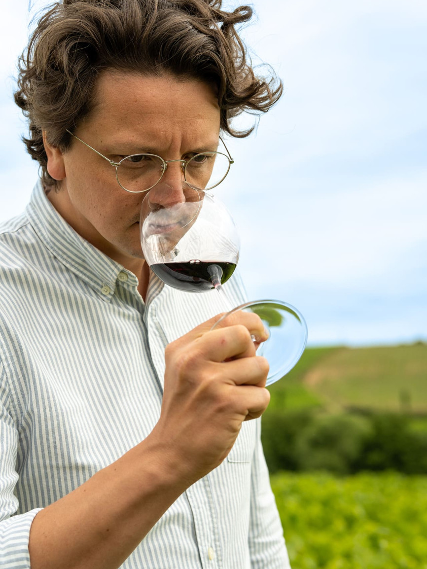Portrait of Théo in the vineyards