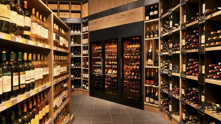 ShowCave EuroCave wine display cabinet – wine retail display shelving, storage and security of premium bottles – Leclerc wine department
